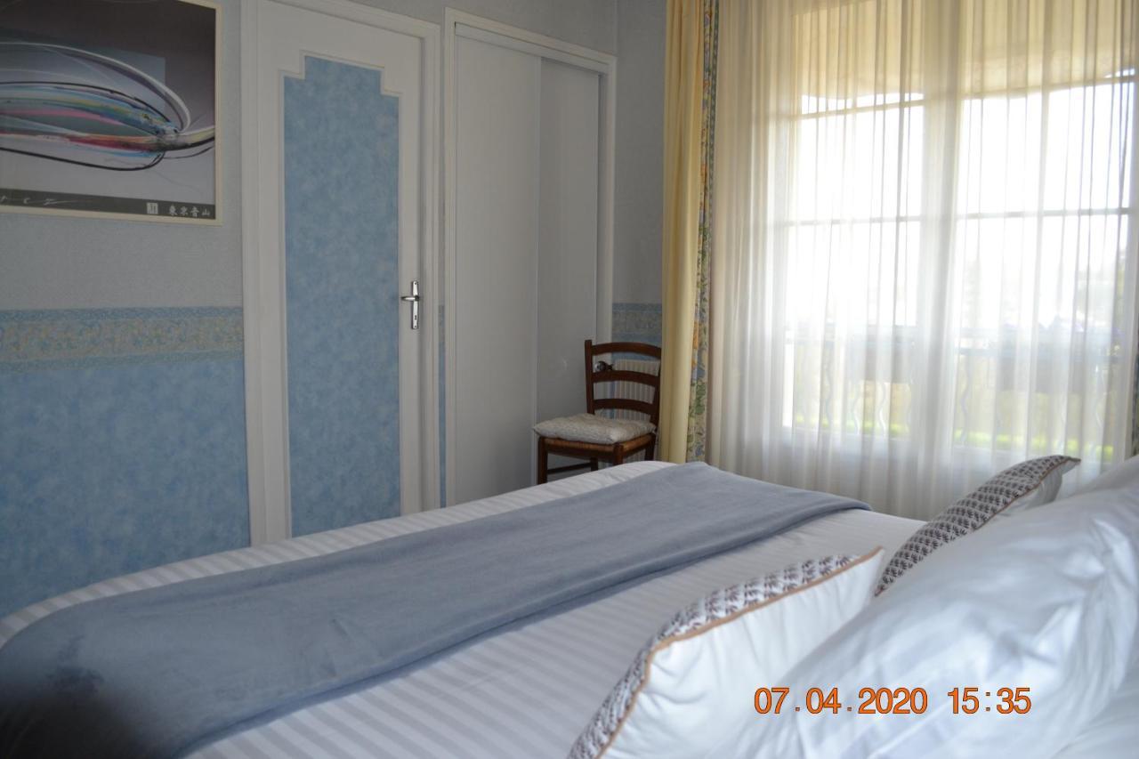 Hotel Le Castel Brissac-Quince Exteriör bild